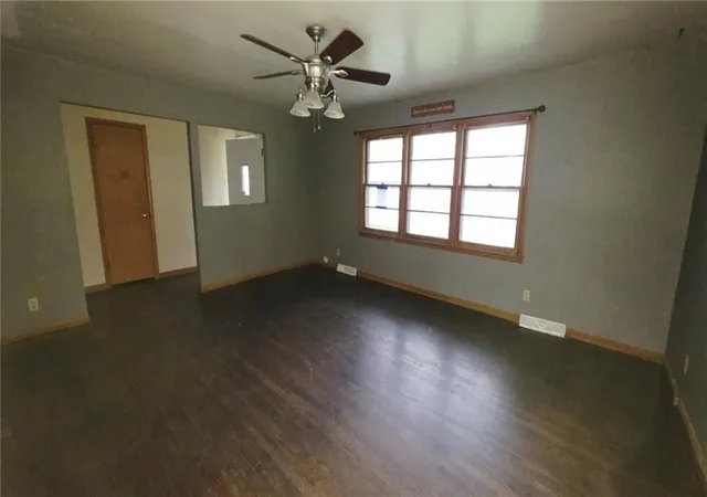 2nd image of 2517 Southwest Blvd, Sedalia, MO 65301 | MLS# 2627578