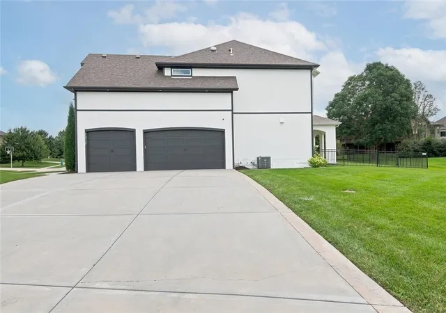 3rd image of 7817 Green St, Shawnee Mission, KS 66227 | MLS# 2627579