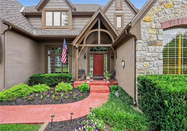 1st image of 11919 W 139th Ter, Overland Park, KS 66221 | MLS# 2627582