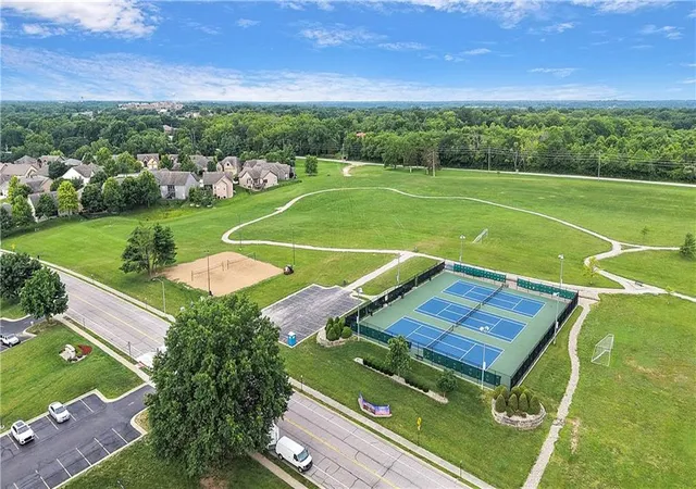 45th image of 284 Ne Bayview Dr, Lees Summit, MO 64064 | MLS# 2627586