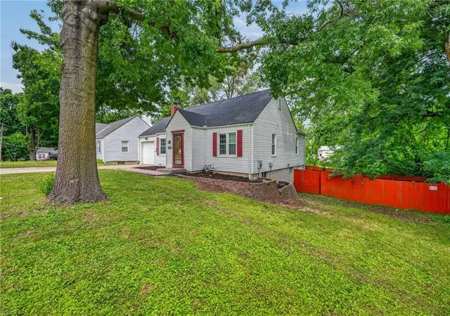 3rd image of 11602 E 37Th St S, Independence, MO 64052 | MLS# 2627597