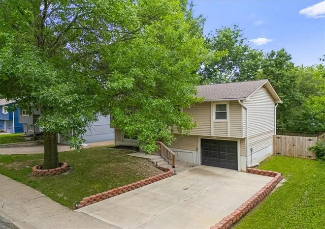 Homes for sale in Edgerton, KS | 201 W Martin St, Edgerton, KS 66021 | MLS# 2627598