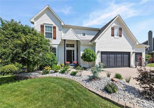 Photo 3 of Single family home for sale at 6725 N Nevada Ave, Kansas City, MO 64152 | MLS# 2627613 | Listing updated on 2026-09-05