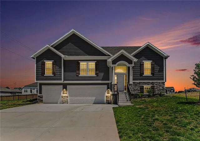 Homes for sale in Liberty, MO | 1018 Jasmine Dr, Liberty, MO 64068 | MLS# 2627615
