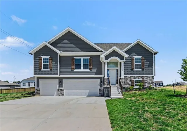 Homes for sale in Liberty, MO | 1018 Jasmine Dr, Liberty, MO 64068 | MLS# 2627615