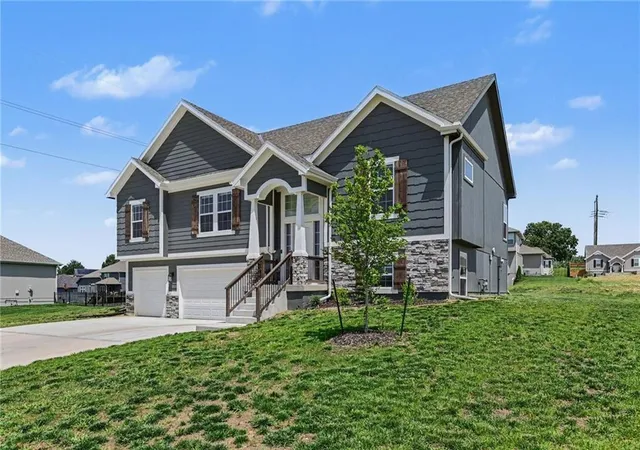 4th image of 1018 Jasmine Dr, Liberty, MO 64068 | MLS# 2627615