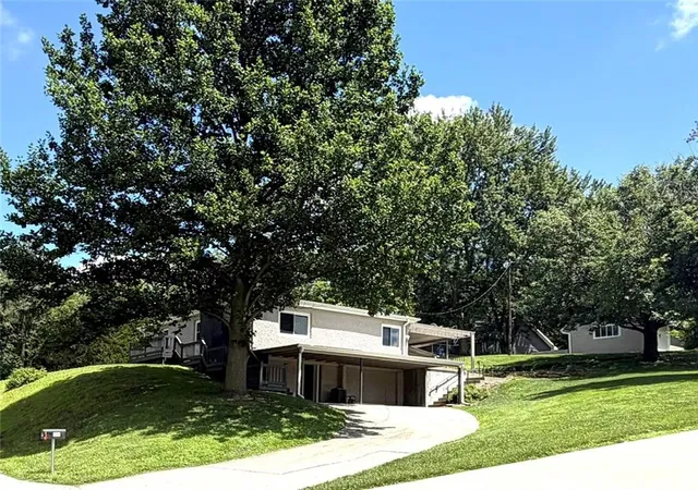 2nd image of 508 Benton Dr, St Joseph, MO 64504 | MLS# 2627617