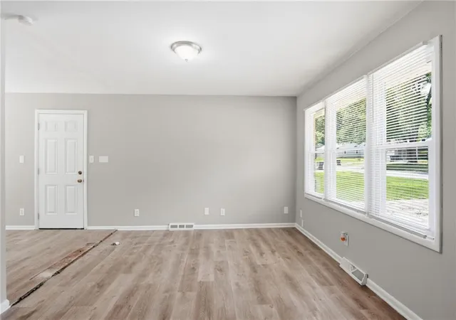 Photo 3 of Single family home for sale at 11215 Herrick Ave, Kansas City, MO 64134 | MLS# 2627620 | Listing updated on 2026-08-12