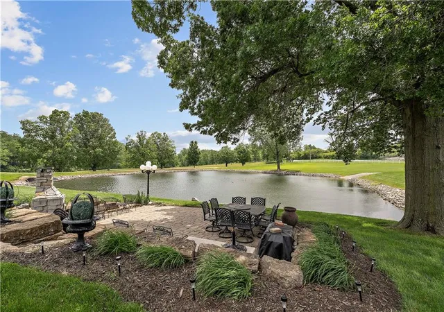 3rd image of 450 Ruth Ewing Rd, Liberty, MO 64068 | MLS# 2627632