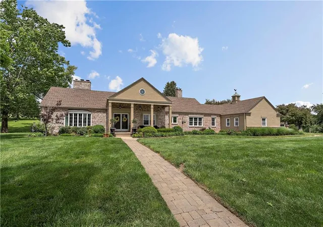 4th image of 450 Ruth Ewing Rd, Liberty, MO 64068 | MLS# 2627632