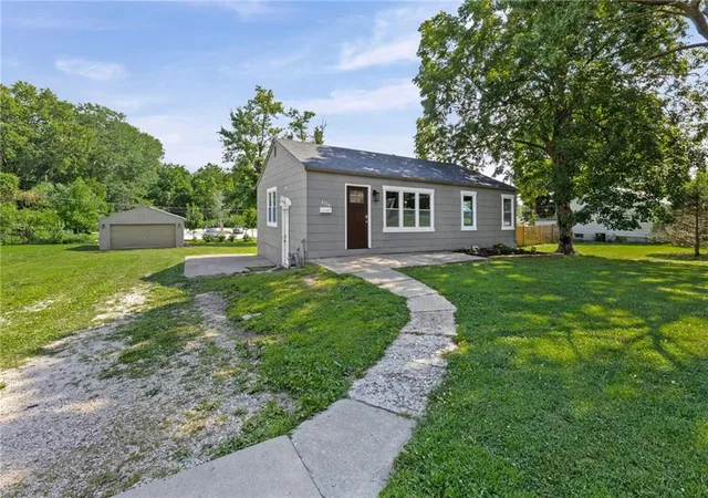 1st image of 8319 W 77th St, Overland Park, KS 66204 | MLS# 2627636