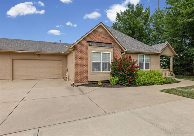 3rd image of 15171 S Symphony Dr #3002, Olathe, KS 66062 | MLS# 2627639