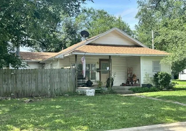 Homes for sale in Nevada, MO | 1329 W Allison St, Nevada, MO 64772 | MLS# 2627641