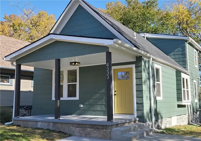 Homes for sale in Kansas City, MO | 4333 Tracy Ave, Kansas City, MO 64110 | MLS# 2627643