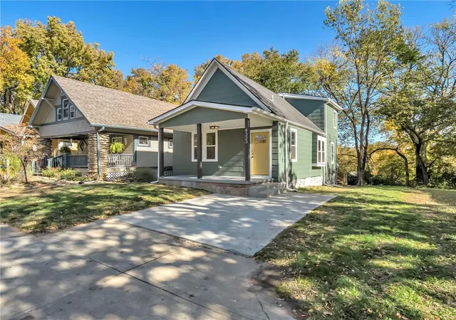 Homes for sale in Kansas City, MO | 4333 Tracy Ave, Kansas City, MO 64110 | MLS# 2627643