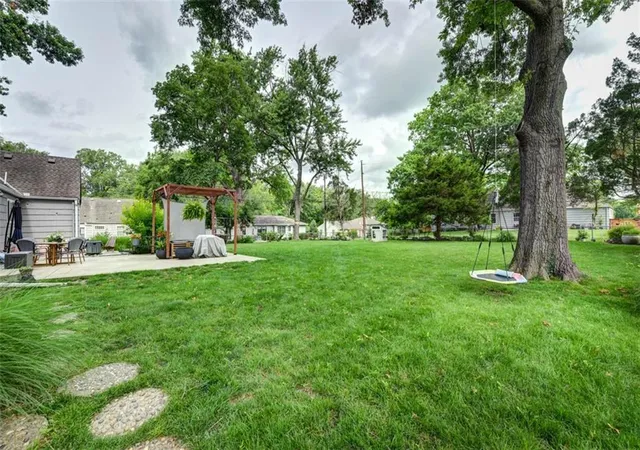 Homes for sale in Leawood, KS | 2016 W 83rd Ter, Leawood, KS 66206 | MLS# 2627644