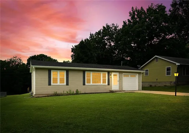 Homes for sale in Leavenworth, KS | 3032 Iowa St, Leavenworth, KS 66048 | MLS# 2627652