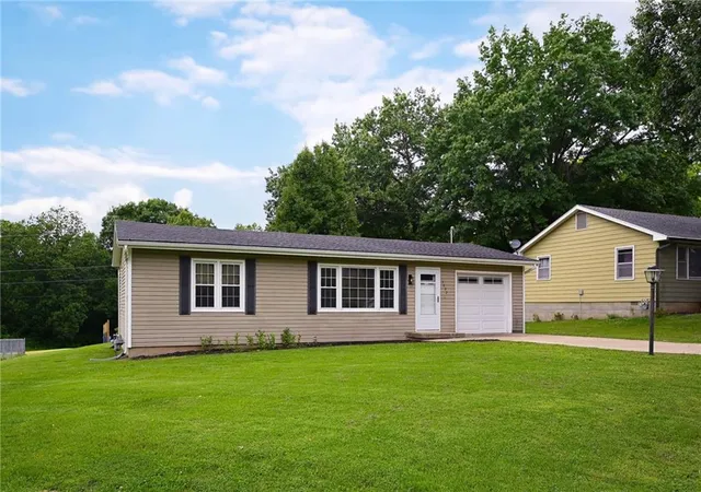 Homes for sale in Leavenworth, KS | 3032 Iowa St, Leavenworth, KS 66048 | MLS# 2627652