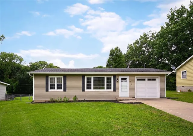 Homes for sale in Leavenworth, KS | 3032 Iowa St, Leavenworth, KS 66048 | MLS# 2627652