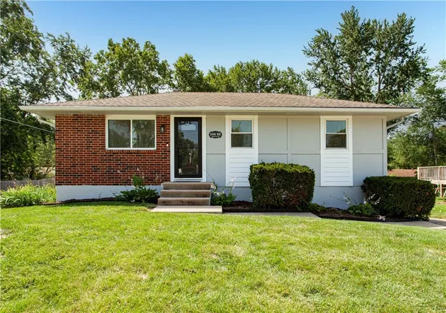 Homes for sale in Blue Springs, MO | 104 Se Kingscross Rd, Blue Springs, MO 64014 | MLS# 2627655
