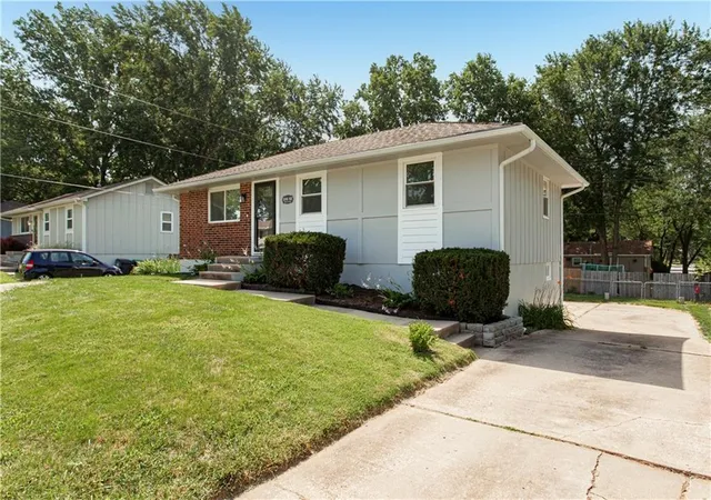 Homes for sale in Blue Springs, MO | 104 Se Kingscross Rd, Blue Springs, MO 64014 | MLS# 2627655
