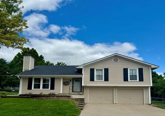 2nd image of 1320 Andrea Dr, Liberty, MO 64068 | MLS# 2627661