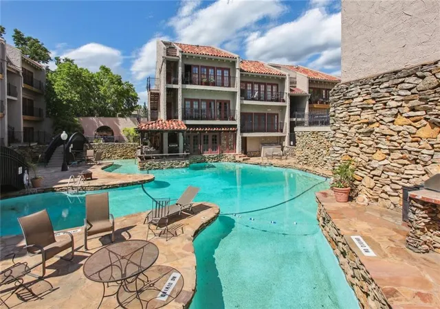 Photo 1 of Sale Pending at 1111 W 46 Street #2, Kansas City, MO 64112 | MLS# 2627667 | Listing updated on 2026-08-29