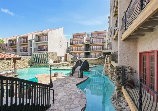 Photo 2 of Sale Pending at 1111 W 46 Street #2, Kansas City, MO 64112 | MLS# 2627667 | Listing updated on 2026-08-29
