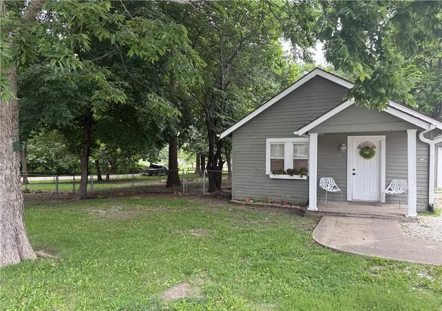 Homes for sale in Louisburg, KS | 6 S 3rd St, Louisburg, KS 66053 | MLS# 2627670