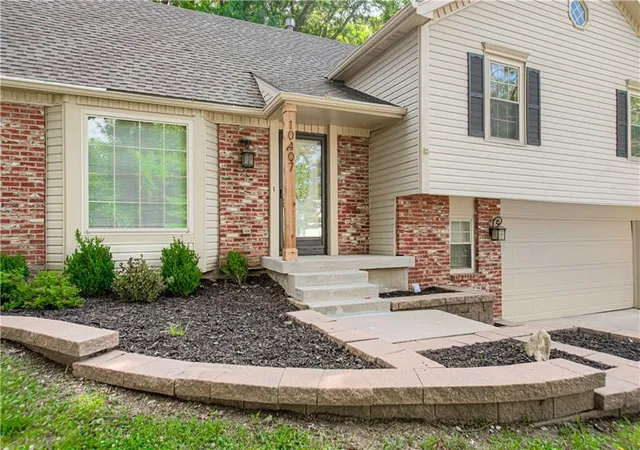 2nd image of 10407 Long St, Lenexa, KS 66215 | MLS# 2627671