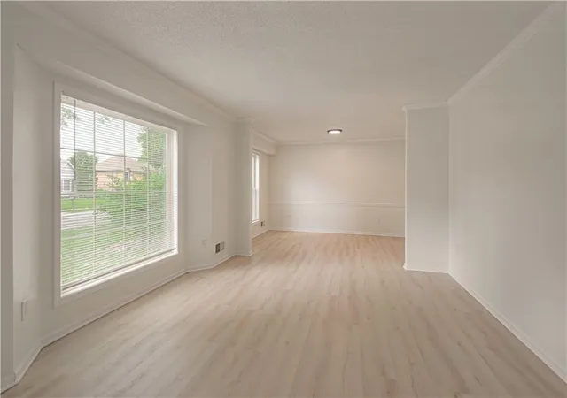 4th image of 10407 Long St, Lenexa, KS 66215 | MLS# 2627671
