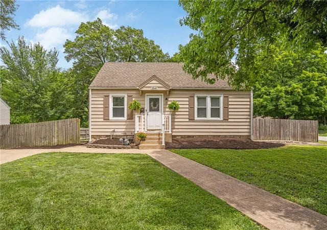 1st image of 5549 Caenen St, Shawnee, KS 66216 | MLS# 2627674