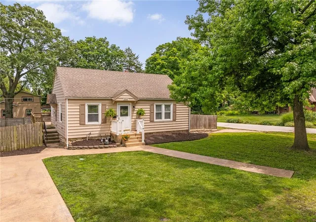 2nd image of 5549 Caenen St, Shawnee, KS 66216 | MLS# 2627674