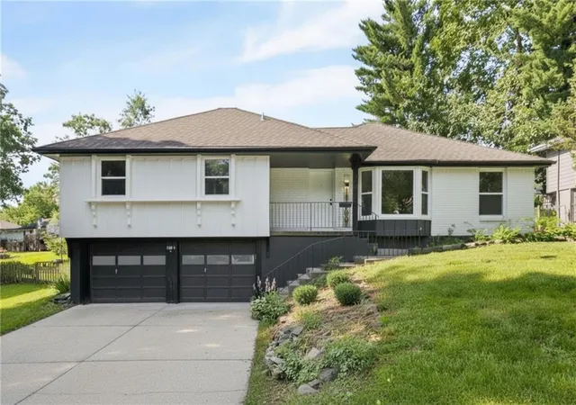Homes for sale in Raytown, MO | 11609 E 60th Ter, Raytown, MO 64133 | MLS# 2627677