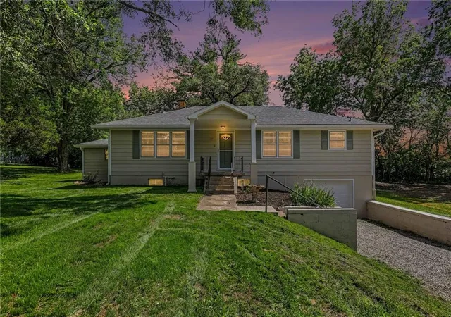 2nd image of 339 W Oak St, Trimble, MO 64492 | MLS# 2627688