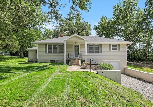 3rd image of 339 W Oak St, Trimble, MO 64492 | MLS# 2627688