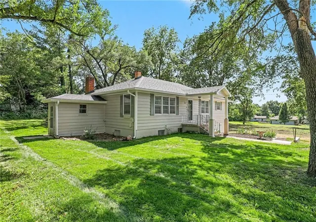 4th image of 339 W Oak St, Trimble, MO 64492 | MLS# 2627688