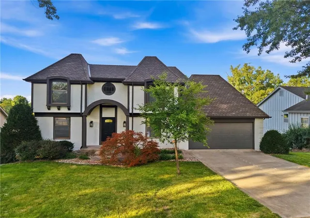 Photo 2 of Single family home for sale at 3628 Ne Basswood Dr, Lee's Summit, MO 64064 | MLS# 2627690 | Listing updated on 2026-08-01