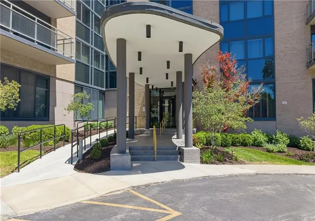 4th image of 4545 Wornall Rd #609, Kansas City, MO 64111 | MLS# 2627695