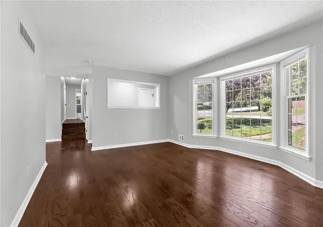 3rd image of 6217 Crisp Ave, Kansas City, MO 64133 | MLS# 2627702