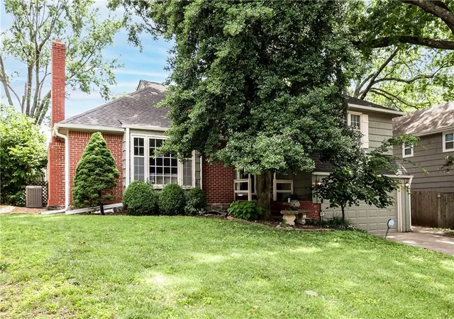 Homes for sale in Prairie Village, KS | 2821 W 73rd St, Prairie Village, KS 66208 | MLS# 2627705