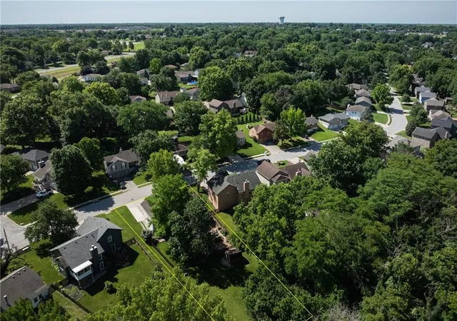 50th image of 304 Se Brownfield Dr, Lees Summit, MO 64063 | MLS# 2627709