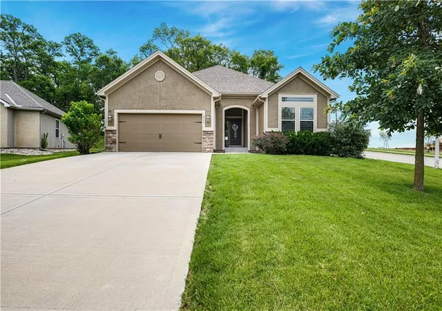 Homes for sale in Kansas City, MO | 9211 N Belton Ct, Kansas City, MO 64154 | MLS# 2627712