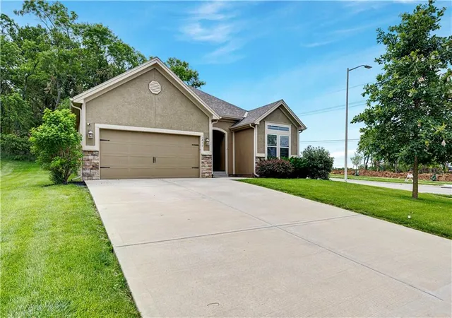 Homes for sale in Kansas City, MO | 9211 N Belton Ct, Kansas City, MO 64154 | MLS# 2627712