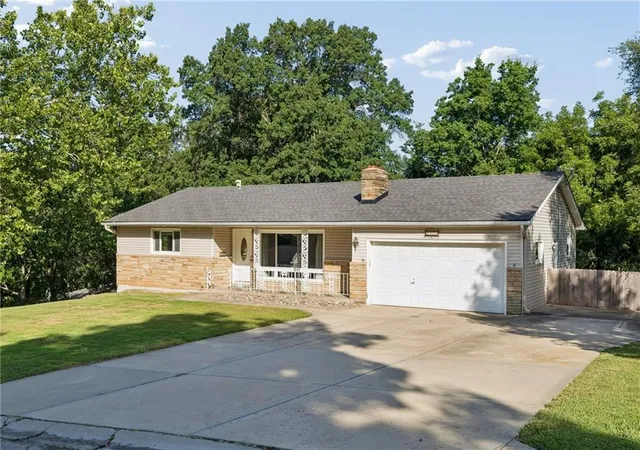 1st image of 6826 N Baltimore Ave Ave, Gladstone, MO 64118 | MLS# 2627714