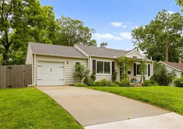 Homes for sale in Roeland Park, KS | 5504 Nall Ave, Roeland Park, KS 66202 | MLS# 2627717