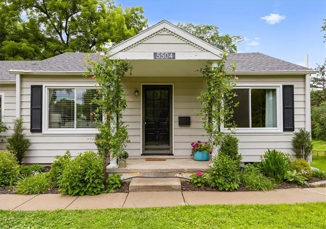 Homes for sale in Roeland Park, KS | 5504 Nall Ave, Roeland Park, KS 66202 | MLS# 2627717