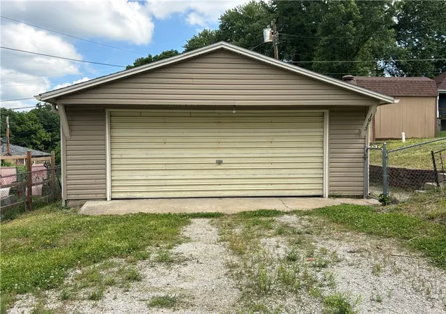 Homes for sale in Saint Joseph, MO | 1913 Holman St, Saint Joseph, MO 64501 | MLS# 2627719