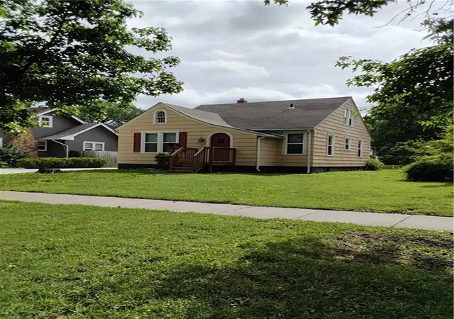 Homes for sale in Ottawa, KS | 1231 S Hickory St, Ottawa, KS 66067 | MLS# 2627740