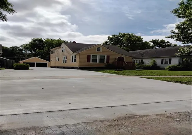 Homes for sale in Ottawa, KS | 1231 S Hickory St, Ottawa, KS 66067 | MLS# 2627740